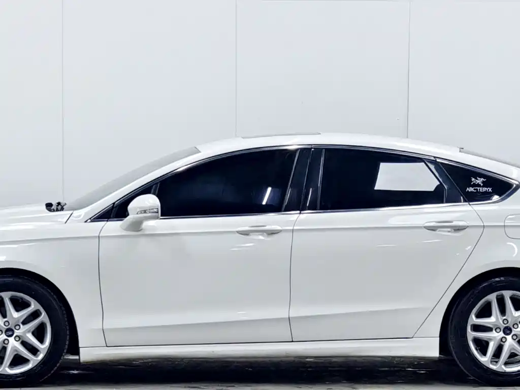 Ford Mondeo 2014 — фото 7