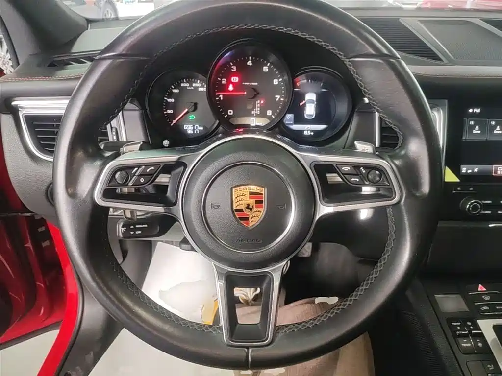 Porsche Macan 2017 — фото 11