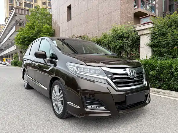 Honda Elysion 2016