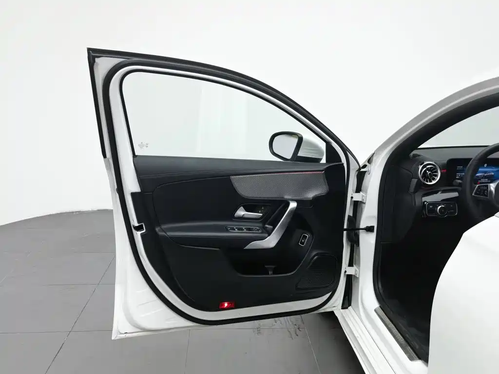 Mercedes-Benz A-Class 2023 — фото 8