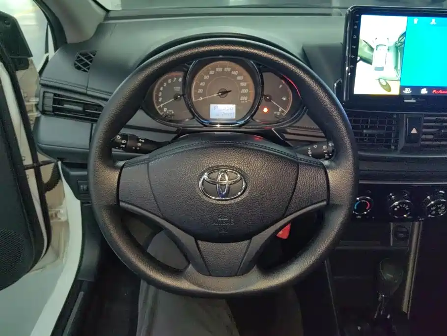 Toyota Yaris L 2021 — фото 15