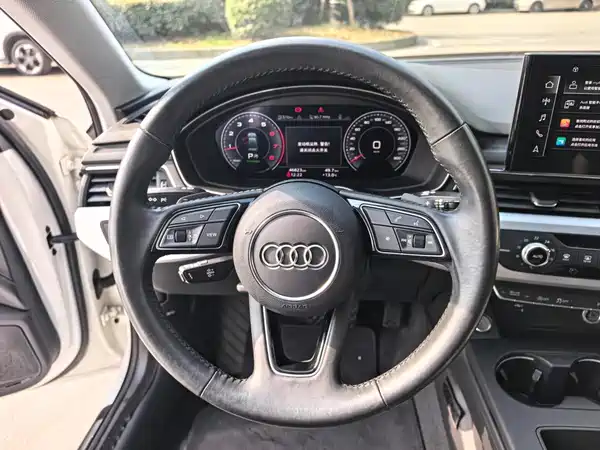 Audi A4L 2020