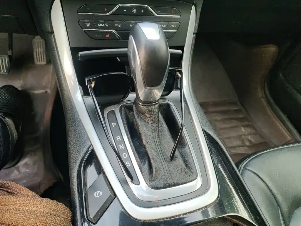 Ford Edge 2015 — фото 11