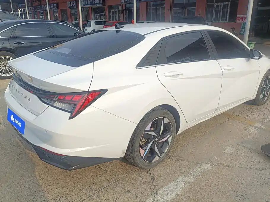 Hyundai Elantra 2023