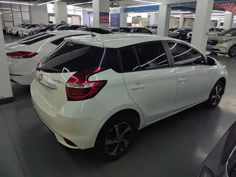 Toyota Yaris L 2021 — фото 3