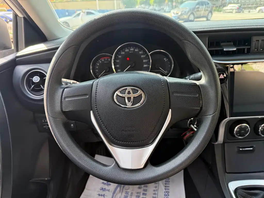 Toyota Corolla 2017 — фото 11