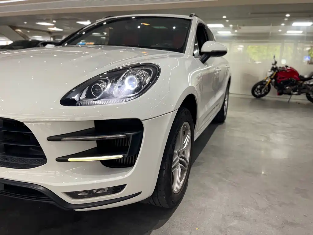 Porsche Macan 2016 — фото 19