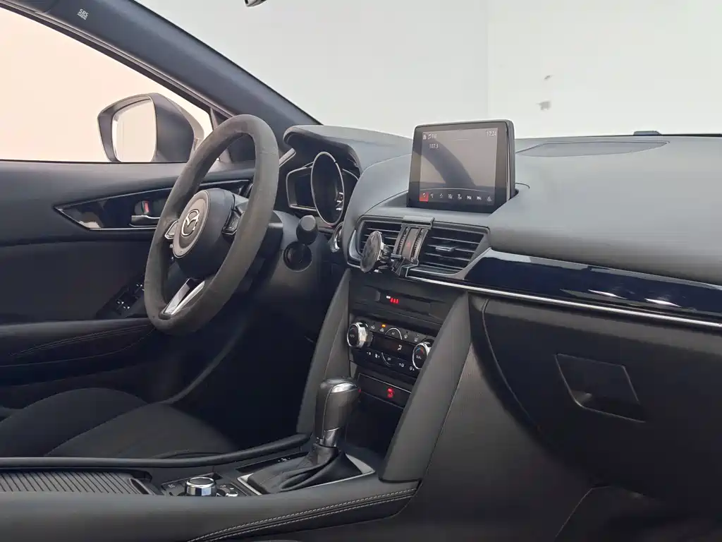 Mazda CX-4 2022 — фото 11