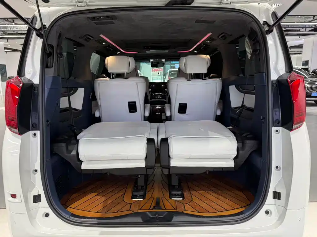 Toyota Alphard 2022 — фото 12