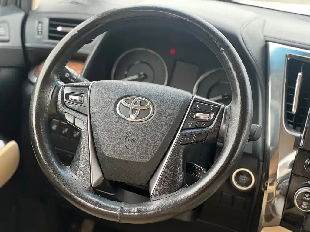 Toyota Alphard 2017 — фото 13