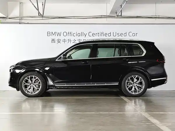 BMW X7 2025
