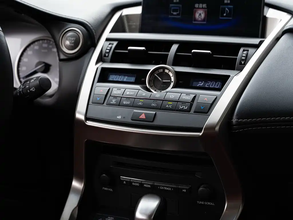 Lexus NX 2016 — фото 17