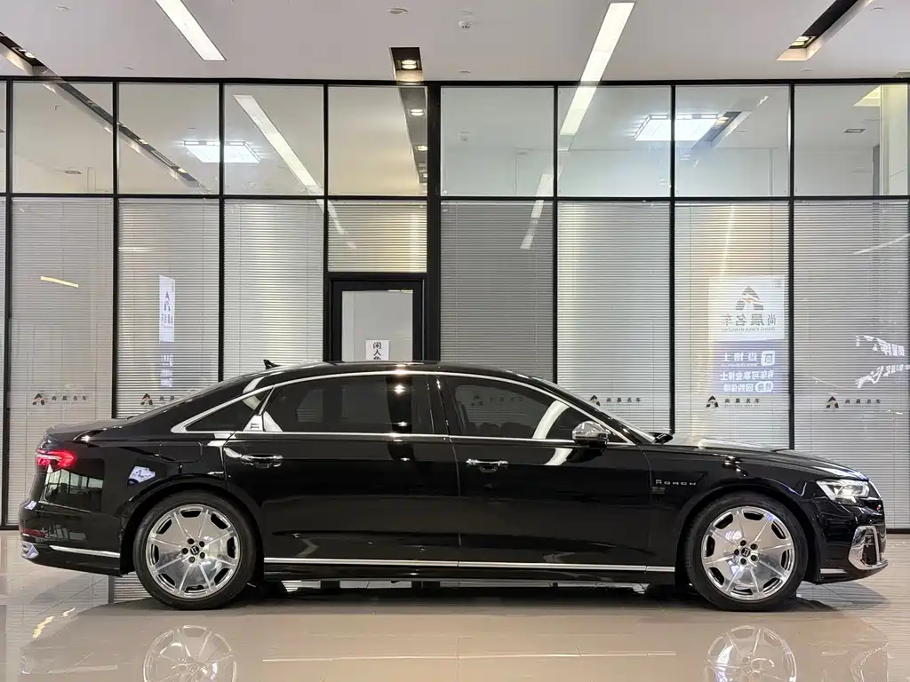 Audi A8 2022 — фото 20