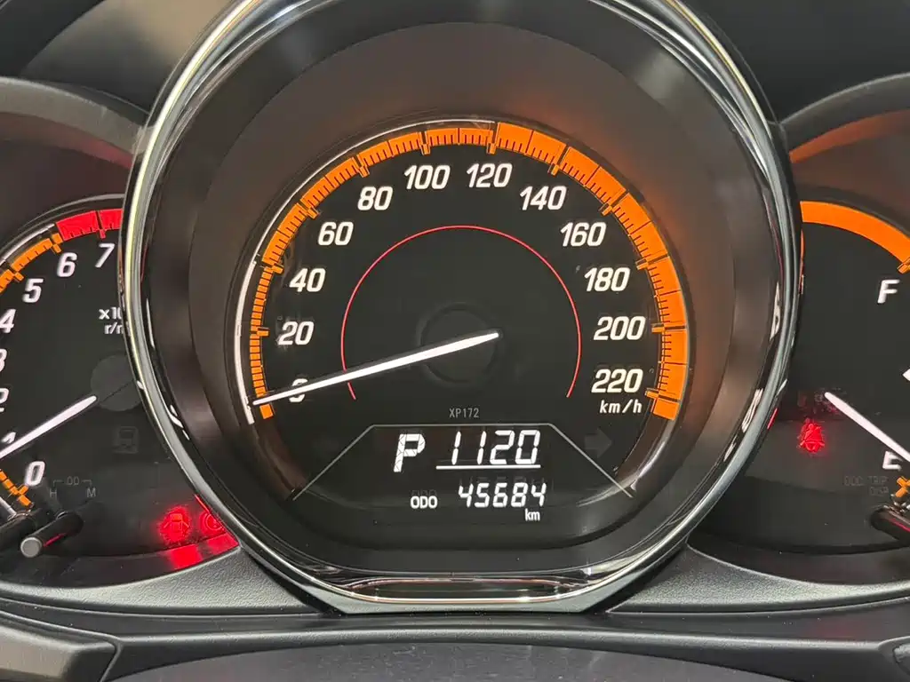 Toyota Yaris L 2022 — фото 12