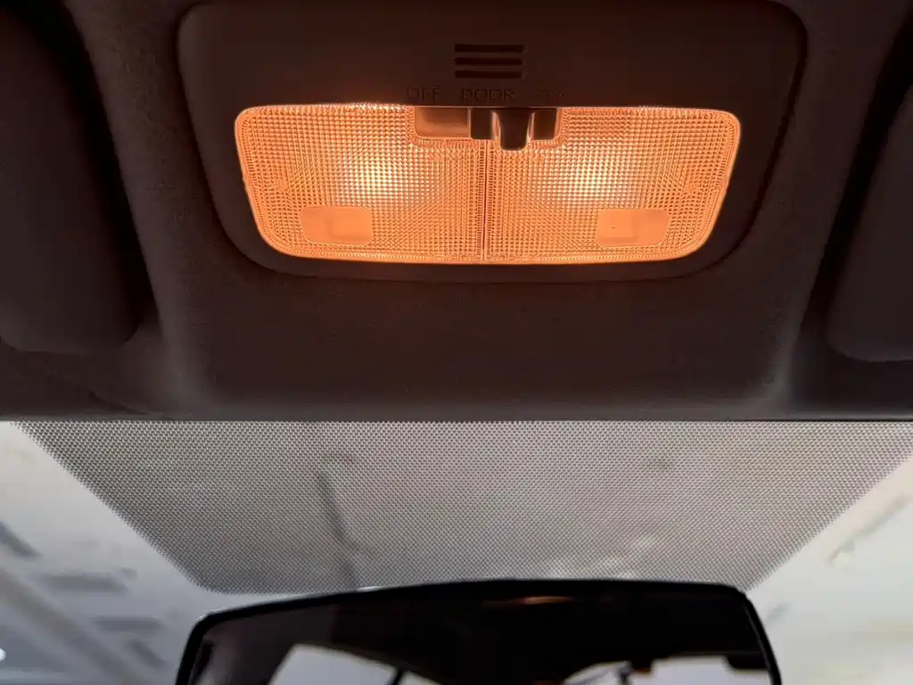 Toyota Yaris L 2022 — фото 21
