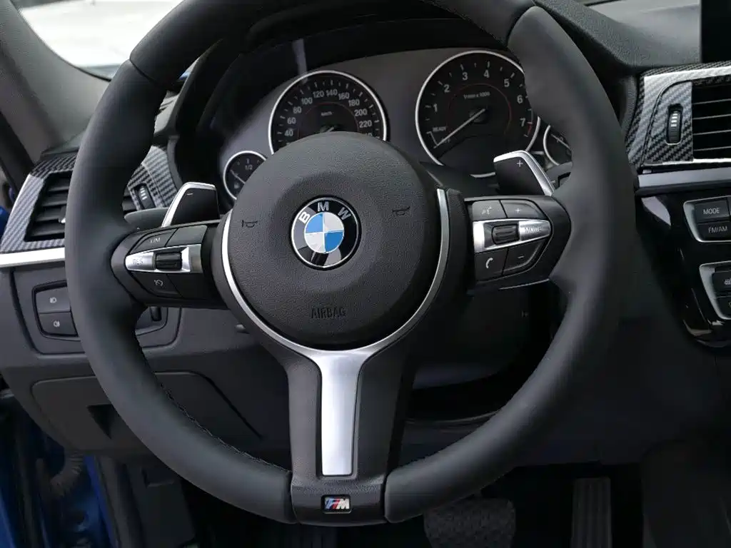 BMW 3 Series 2017 — фото 11