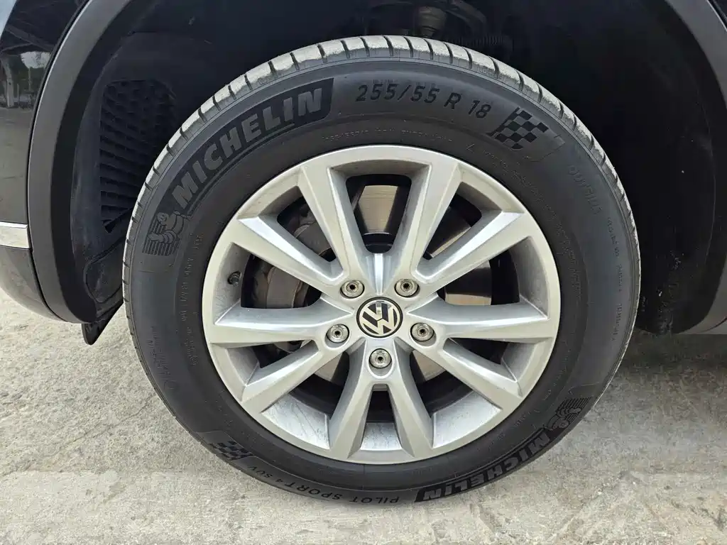 Volkswagen Touareg 2017 — фото 11