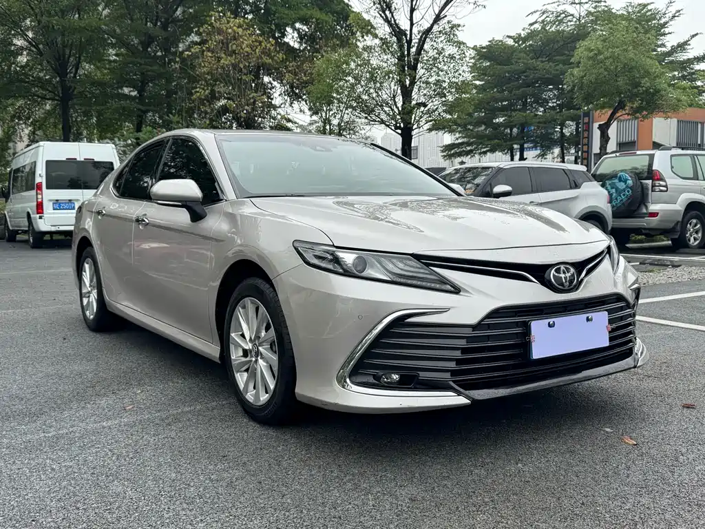 Toyota Camry 2023 — фото 3