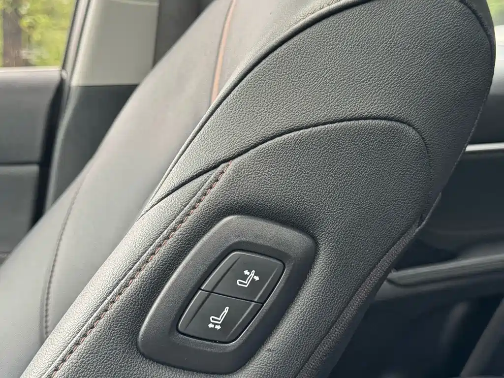 Toyota Camry 2023 — фото 17