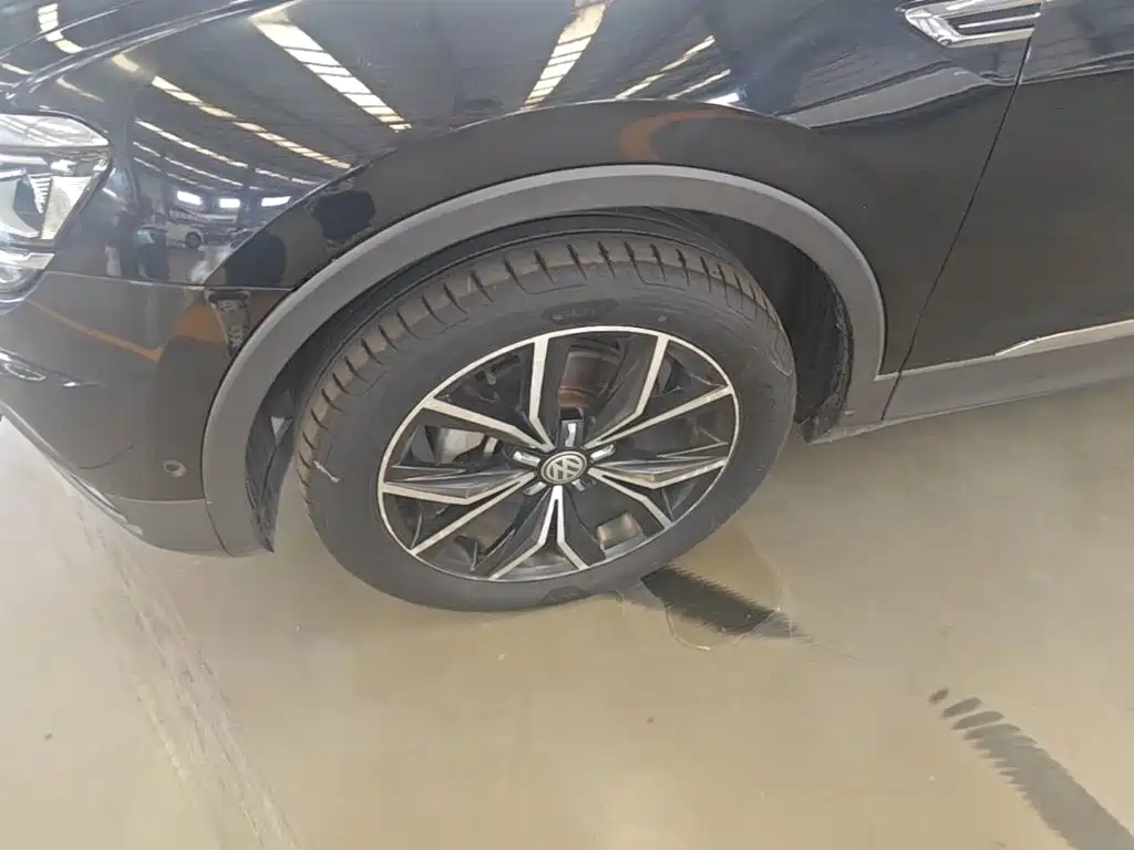 Volkswagen Tiguan L 2017 — фото 23