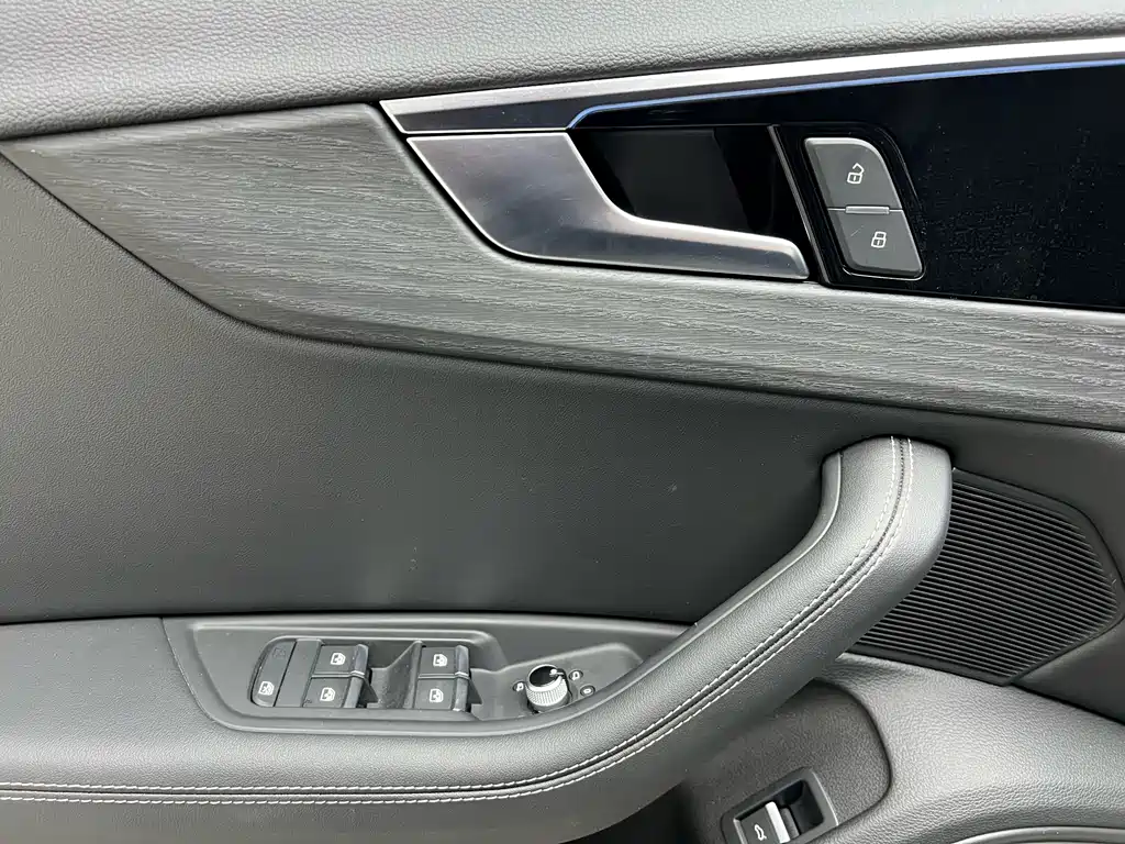 Audi A4L 2024 — фото 5