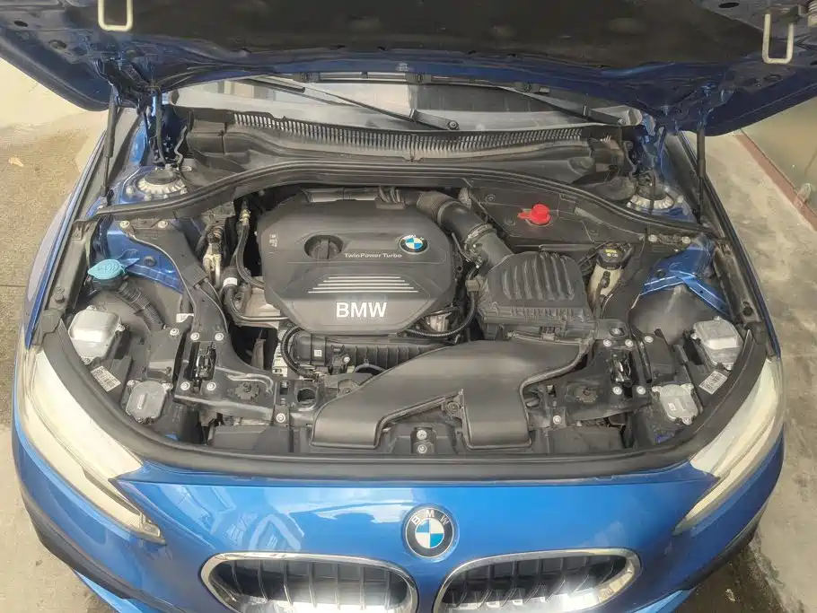 BMW 1 Series 2018 — фото 10