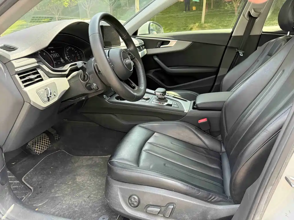 Audi A4L 2018