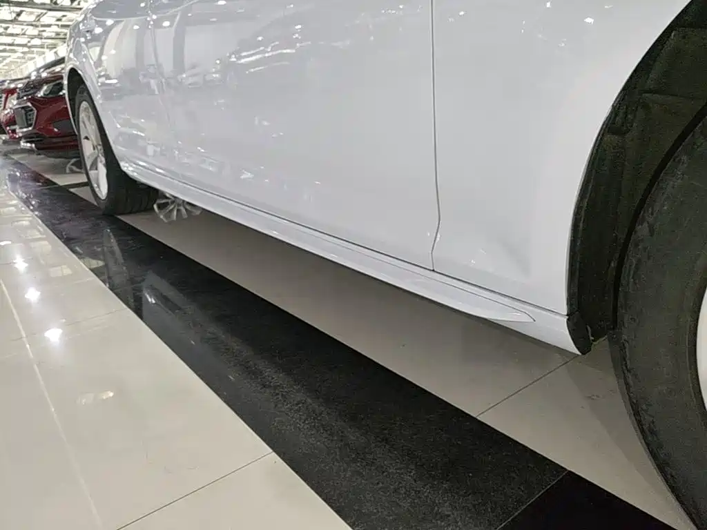 Audi A4L 2017 — фото 21