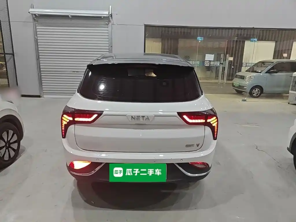 Neta V 2022