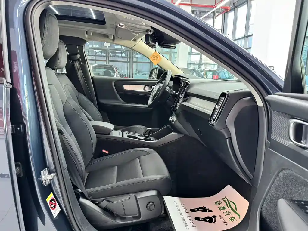 Volvo XC40 2022 — фото 10