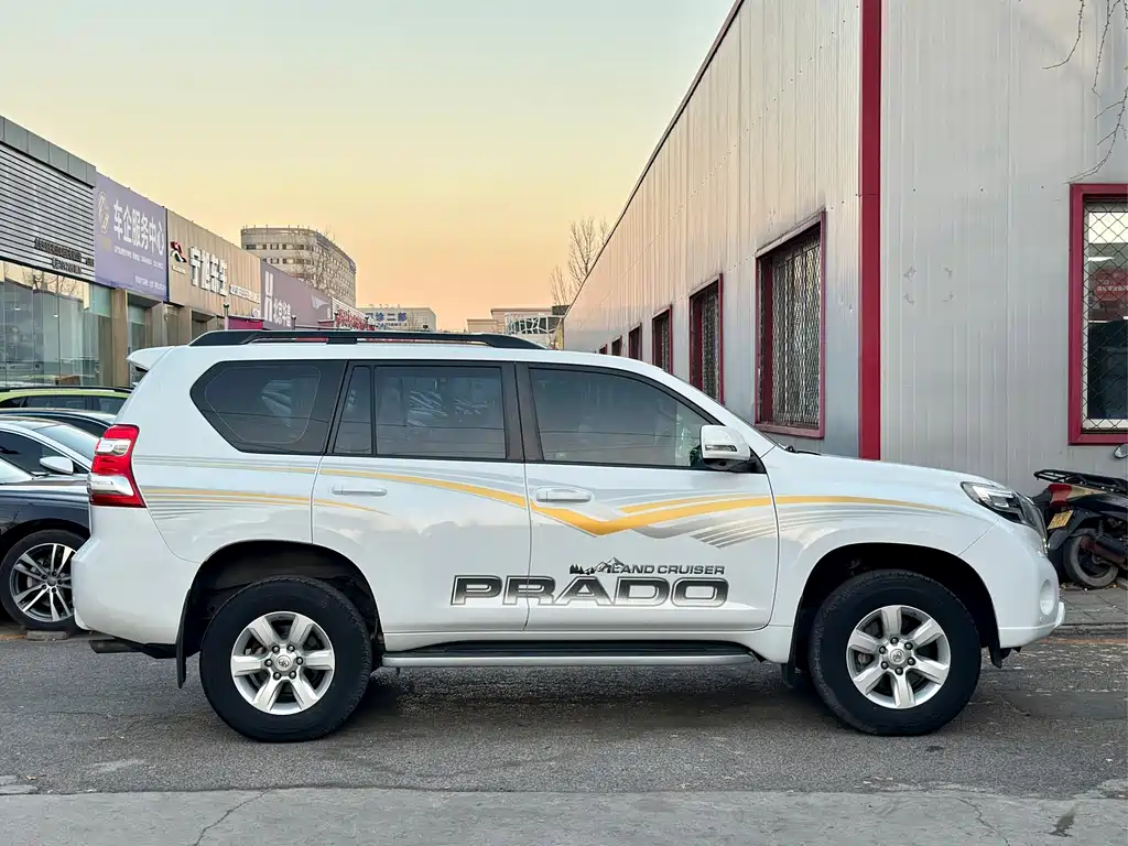 Toyota Prado 2015 — фото 9