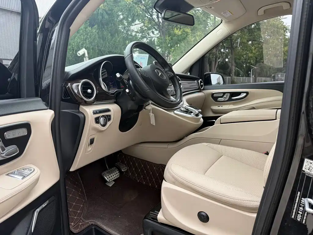 Mercedes-Benz V-Class 2019 — фото 16
