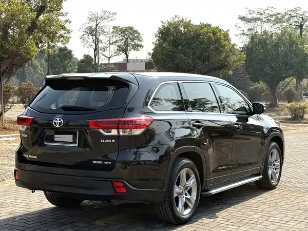 Toyota Highlander 2021