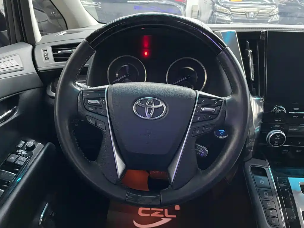 Toyota Vellfire 2023 — фото 10