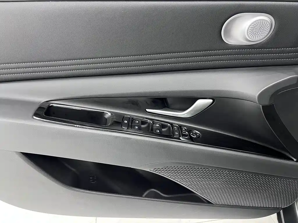Hyundai Elantra 2024 — фото 10