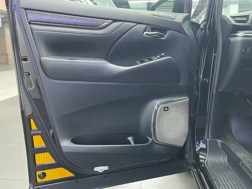 Toyota Vellfire 2020 — фото 14