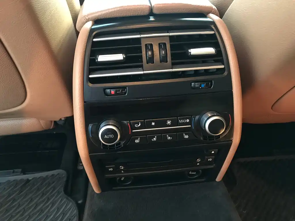 BMW 7 Series 2012 — фото 23
