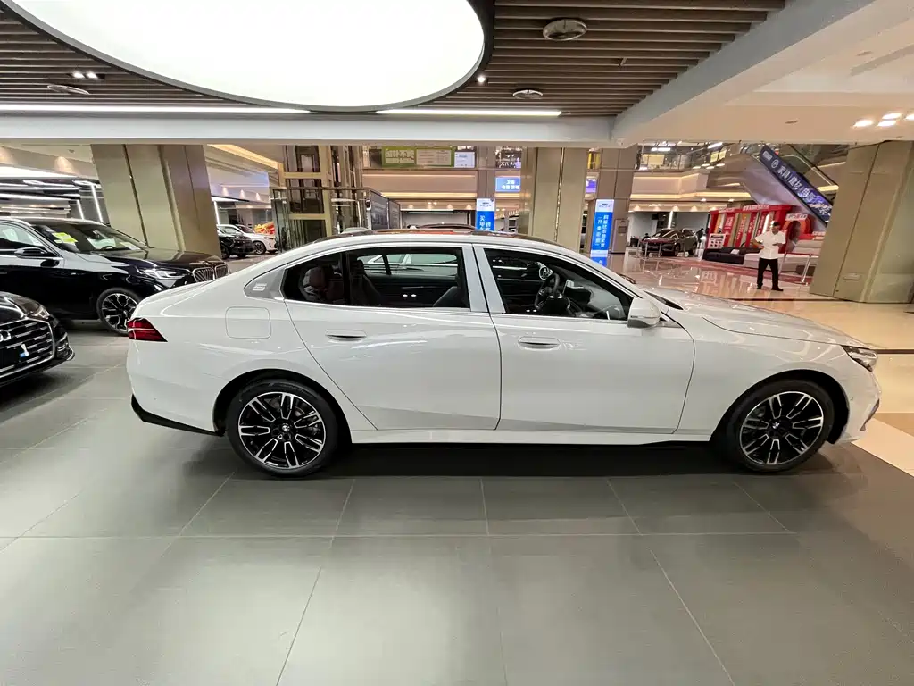 BMW 5 Series 2026