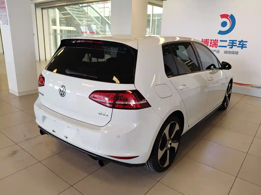Volkswagen Golf GTI 2017 — фото 28