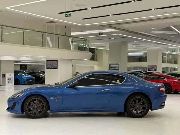 Maserati Granturismo 2012