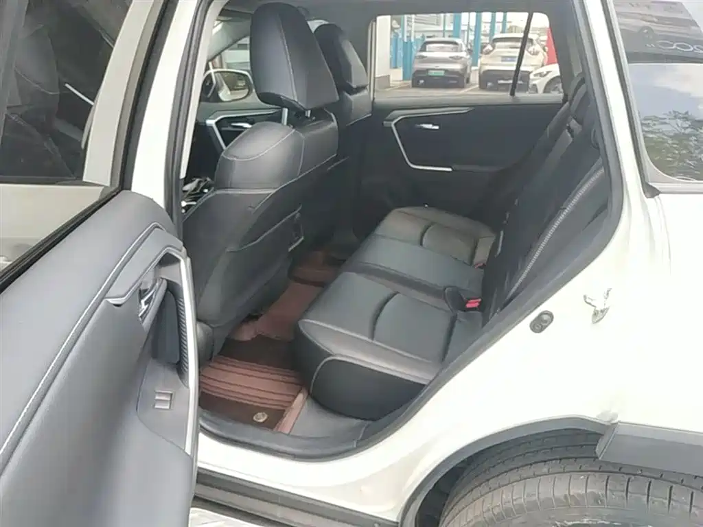 Toyota RAV4 2020 — фото 17