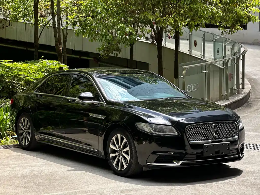 Lincoln Continental 2018 — фото 2