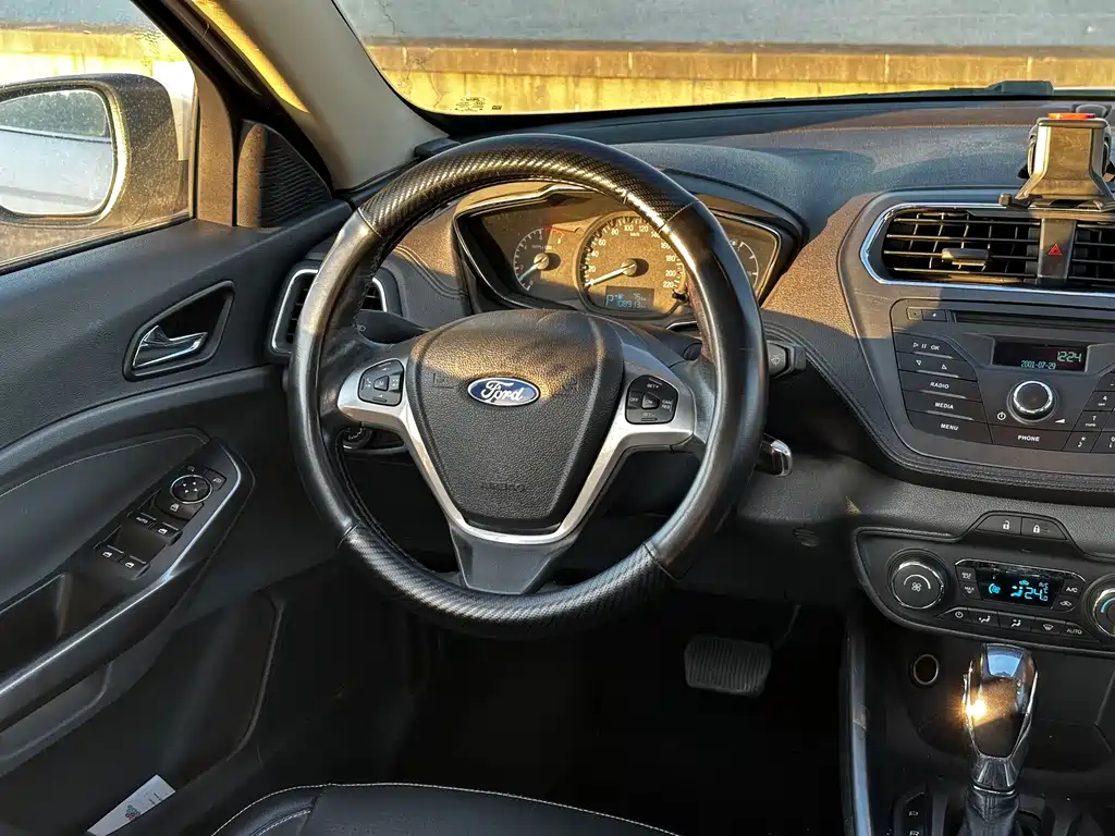 Ford Escort 2015