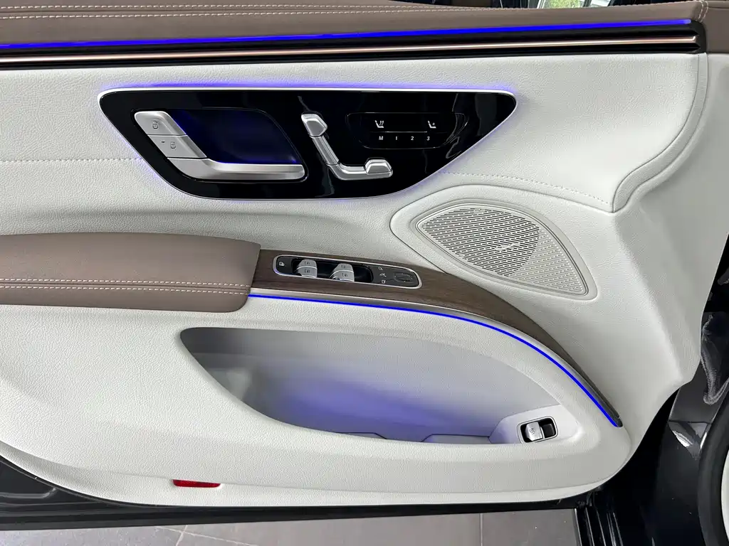 Mercedes-Benz EQS 2024 — фото 16
