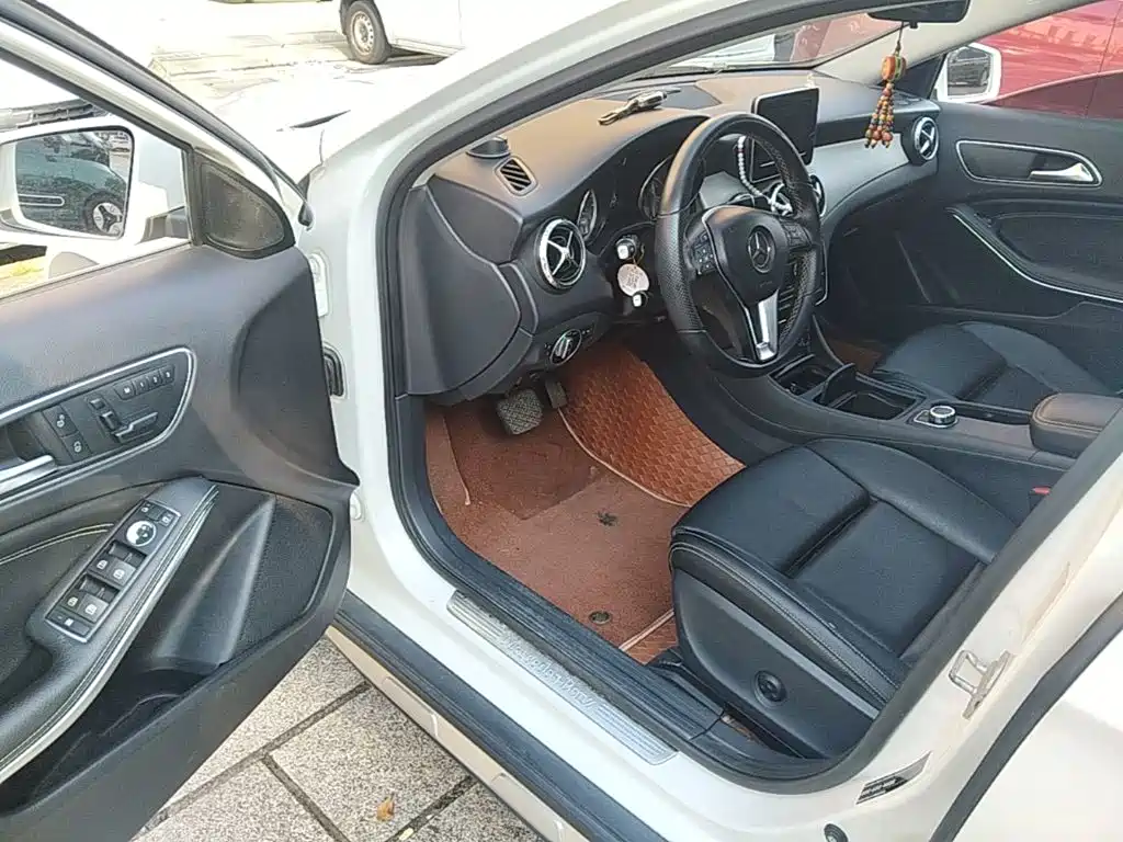 Mercedes-Benz GLA 2016 — фото 16