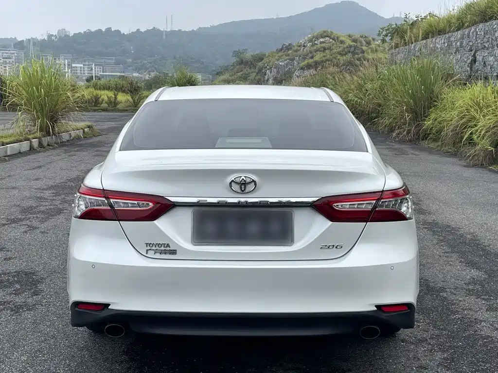 Toyota Camry 2018 — фото 9