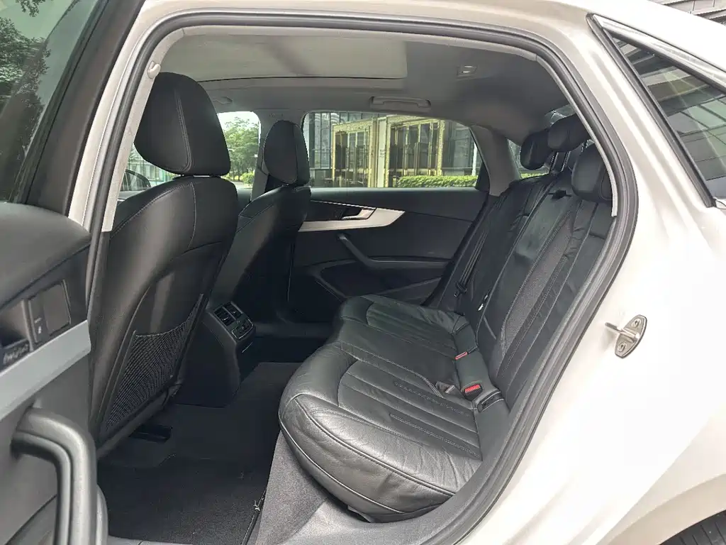Audi A4L 2020