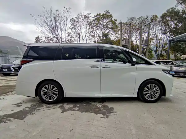 Toyota Alphard 2024