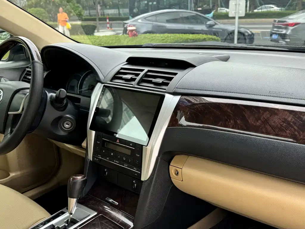 Toyota Camry 2016 — фото 10