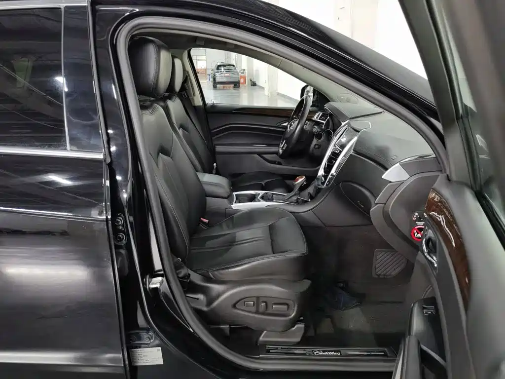 Cadillac SRX 2015 — фото 23